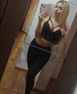 Khadouja live escorts in Seaford